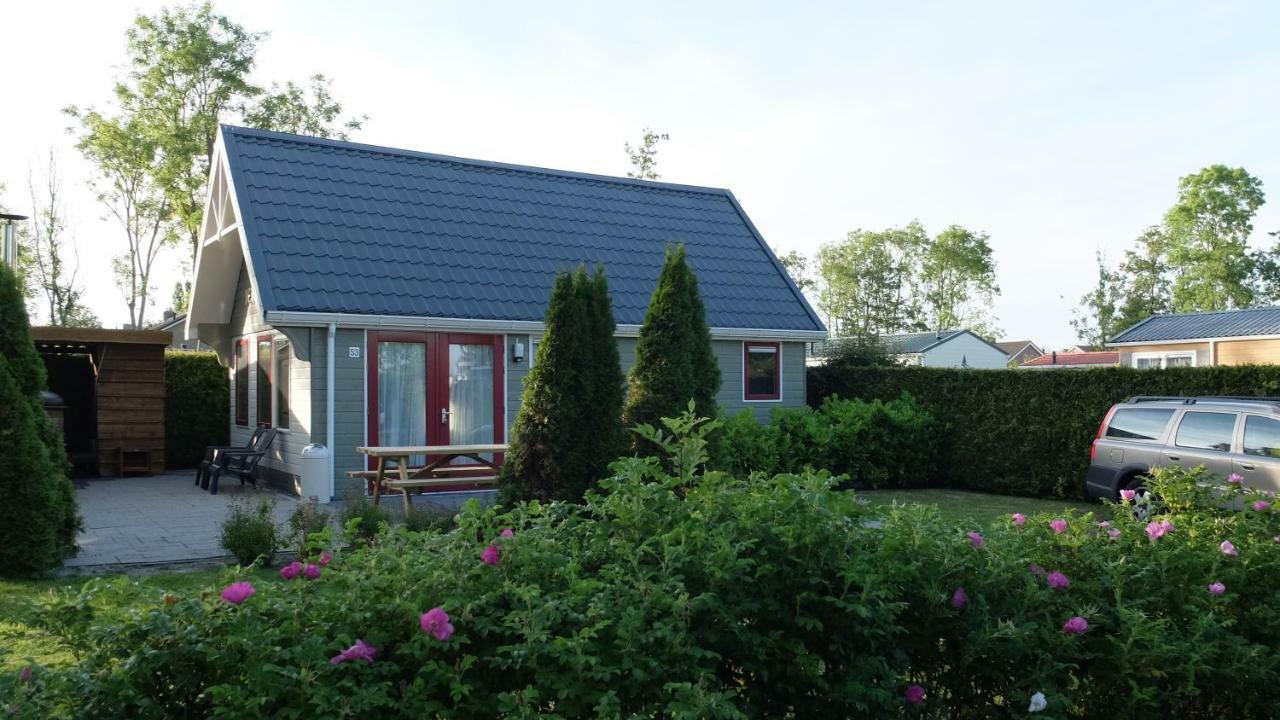 De Rozenbottel Villa Tzummarum Exteriör bild