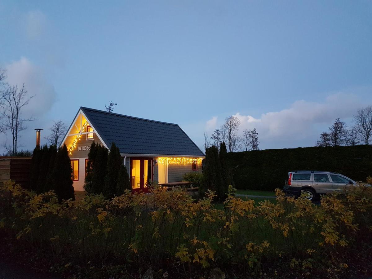 De Rozenbottel Villa Tzummarum Exteriör bild